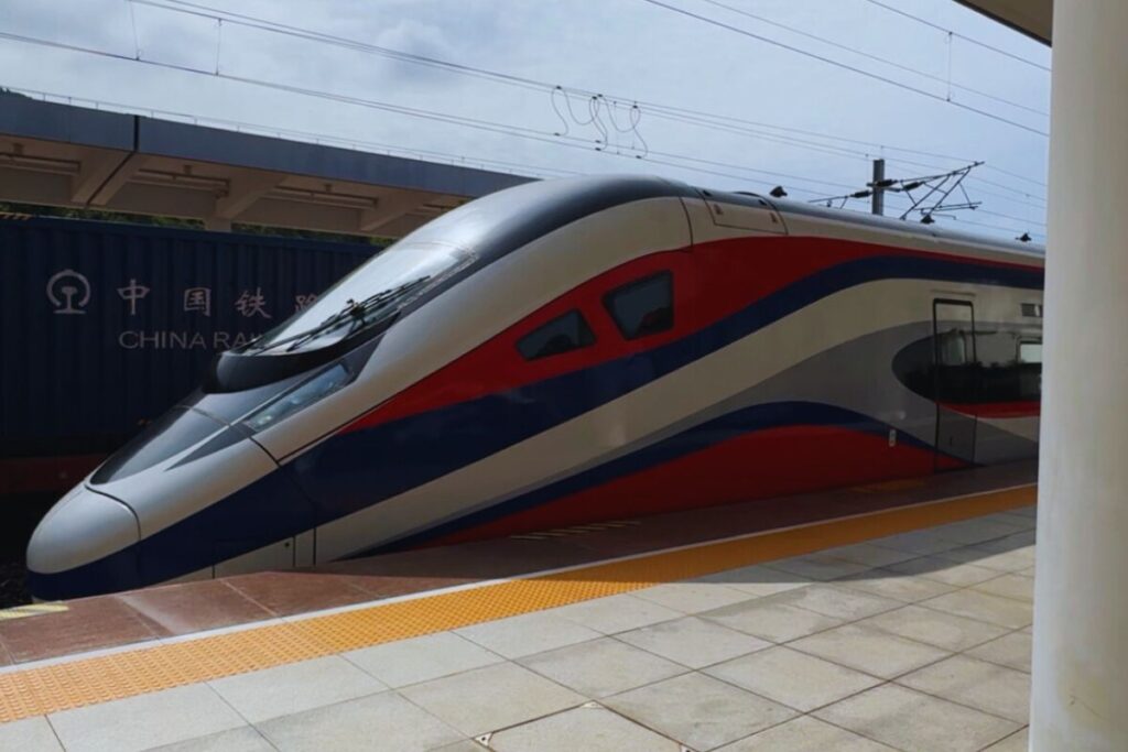 train arriving into the train station