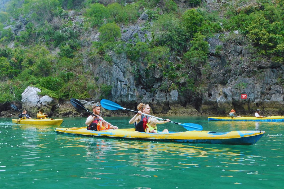 Kayak Lan Ha Bay Kayaking in Lan Ha Bay