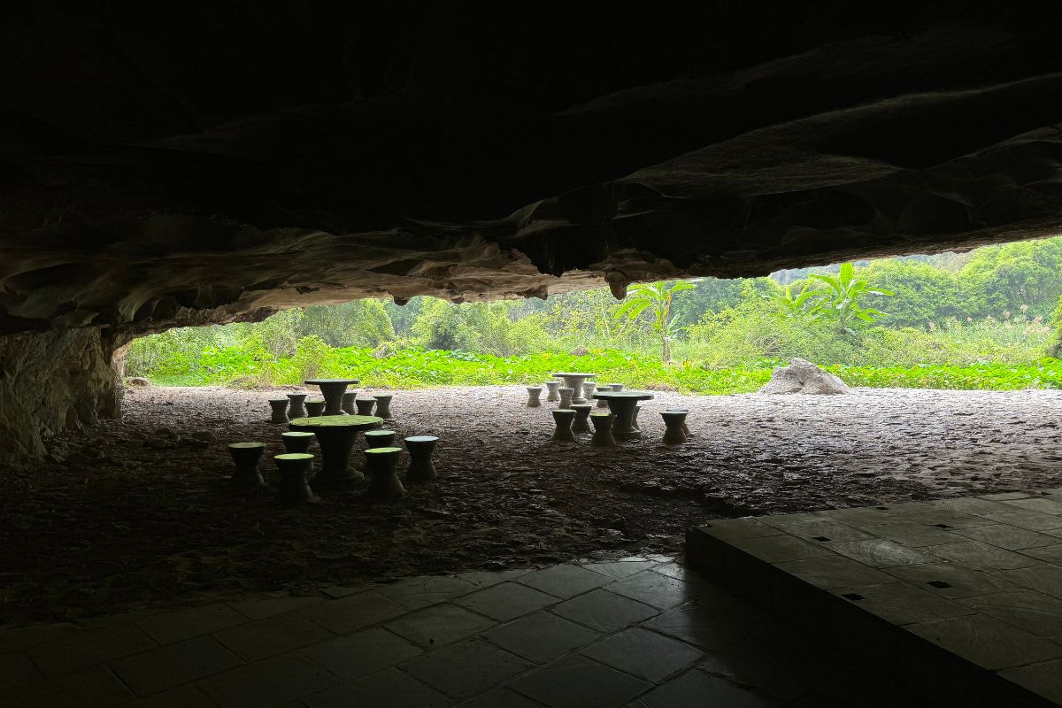 mua cave Cave