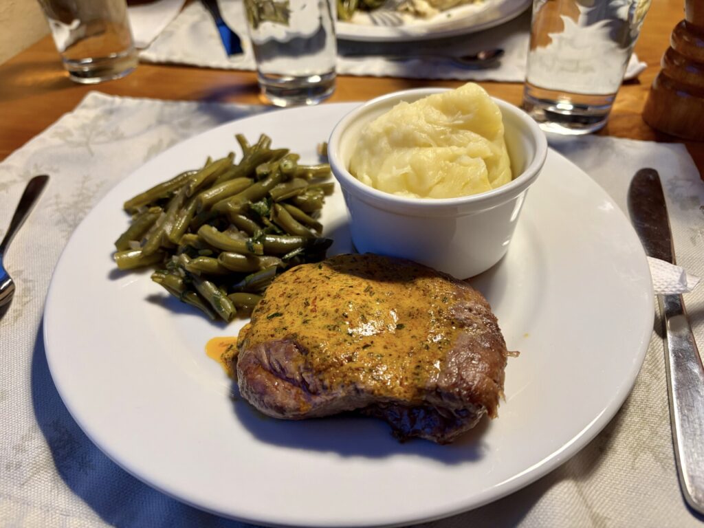 steak with mashed potatoes and green beans